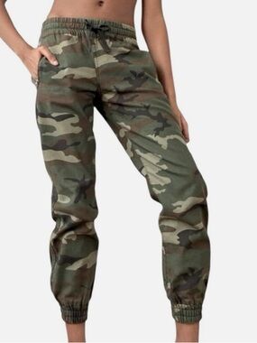 Artiza TNA Camouflage Joggers Sweatpants S Women Green Cuffed Travel Athleisure